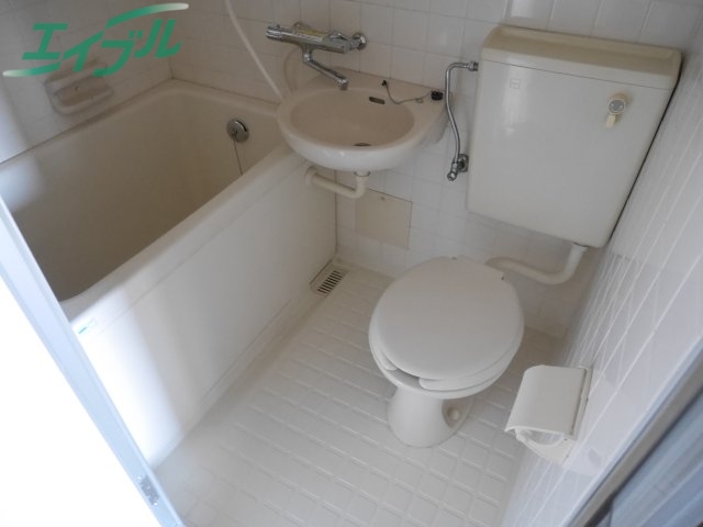 バス・シャワールーム　同物件別室の画像です