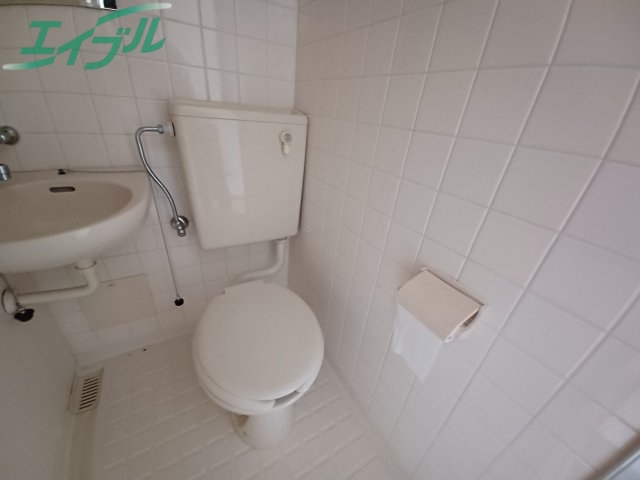 トイレ　同物件別室の画像です