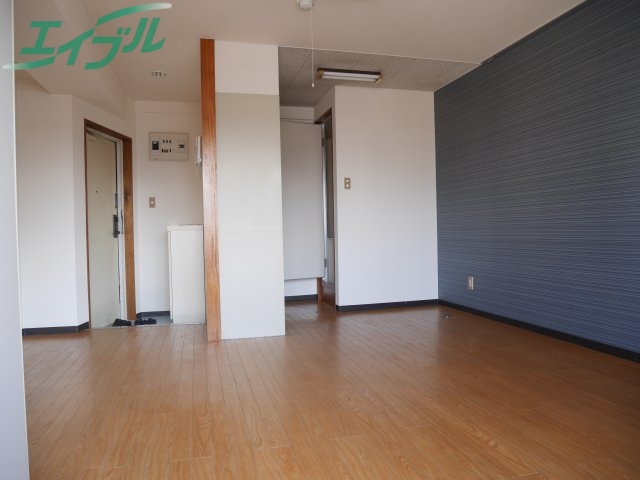 居室・リビング　同物件別室の画像です