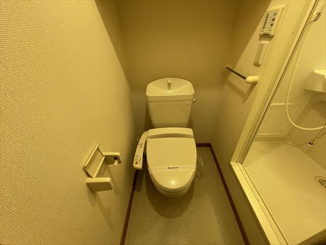 トイレ　温水洗浄暖房便座付き