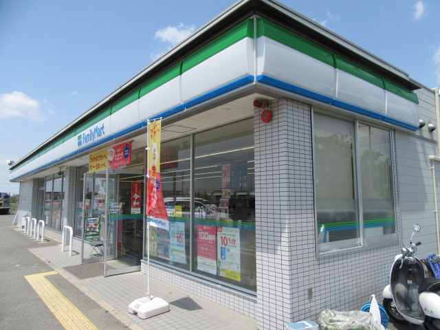 コンビニ　ファミリーマート八尾安中町六丁目店（コンビニ）まで218m
