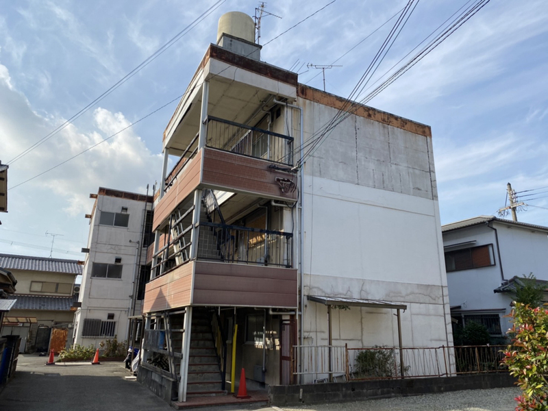 丸沢マンションの建物外観