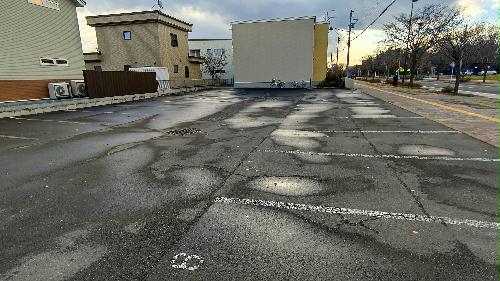 【恵庭市黄金中央のアパートの駐車場】