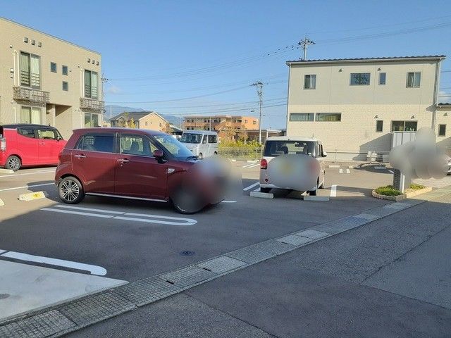 【サン・リベール　東森田の駐車場】