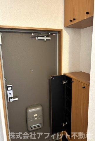 玄関　シューズボックス付き