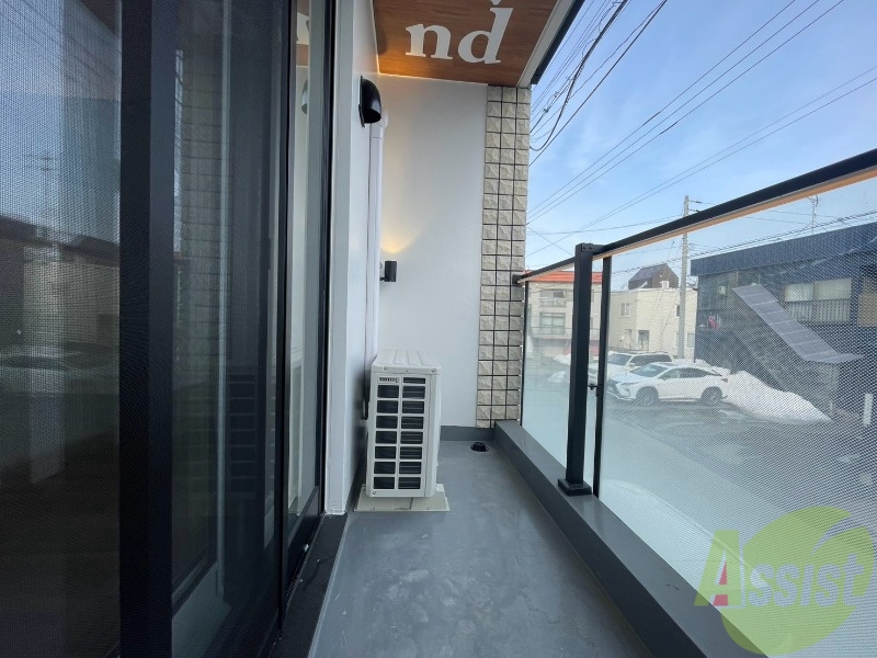 バルコニー　バルコニー。洗濯物がはかどりそうな広さがありますよ。