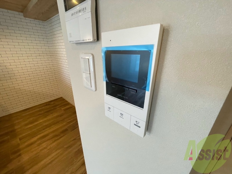 セキュリティ　モニタ付インターホンです。セキュリティ面も安心ですね！