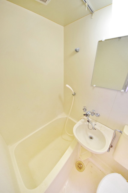 バス・シャワールーム　～一日の疲れを流しましょうっ～