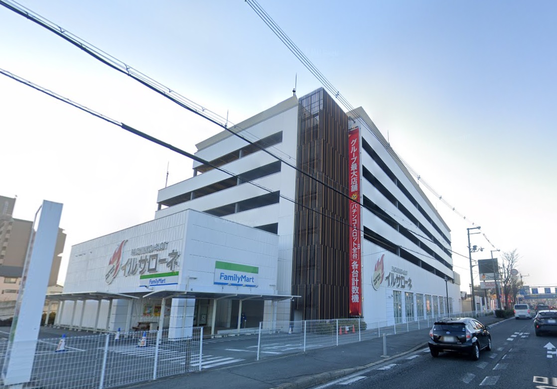 コンビニ　ファミリーマートイル・サローネ藤井寺店（コンビニ）まで413m