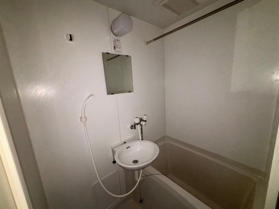 洗面設備　※別号室の写真です