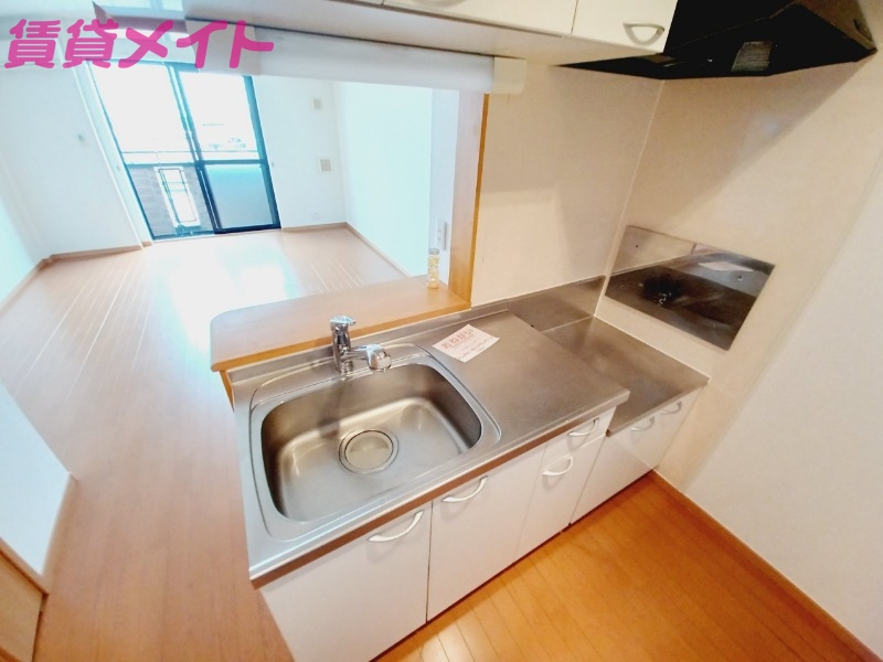 キッチン　同物件別部屋写真