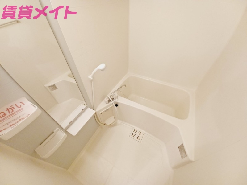 バス・シャワールーム　同物件別部屋写真