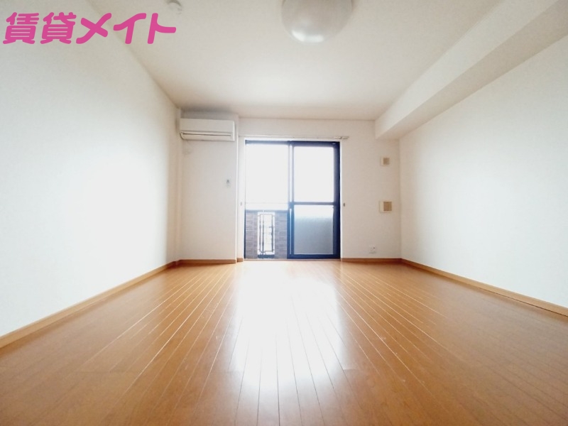 居室・リビング　同物件別部屋写真