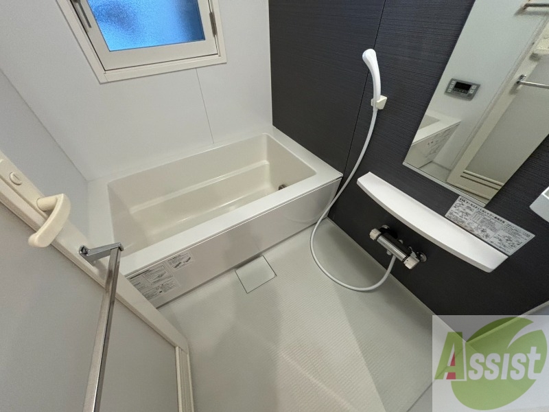 バス・シャワールーム　バスルームはこちらです。広々としてゆったり休めます。