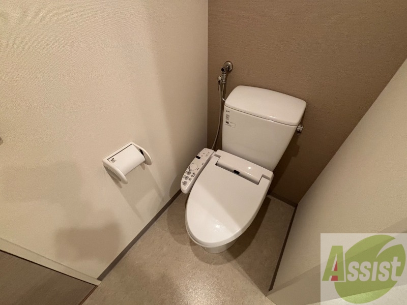 トイレ　ウォシュレット機能がついたトイレです。安心して使用できます。
