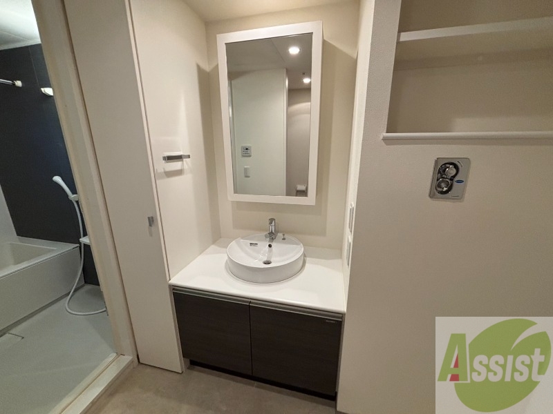 洗面設備　シャンプードレッサー。身支度はここでばっちり。