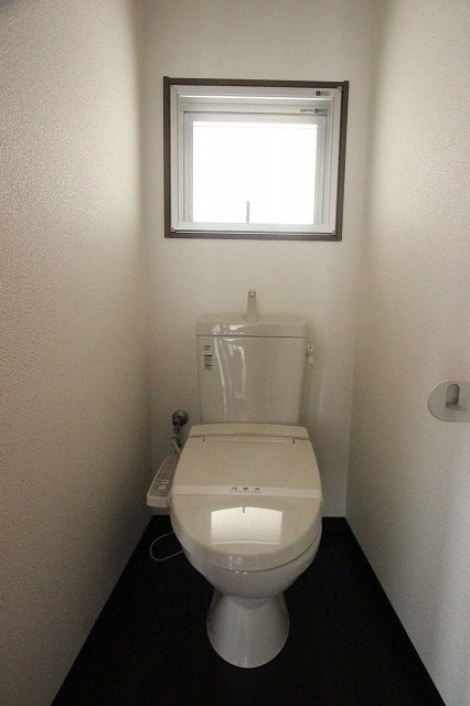 トイレ　同物件、別号室のものです。