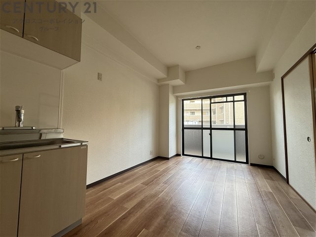 居室・リビング　お隣の和室と繋げてご利用も可能！