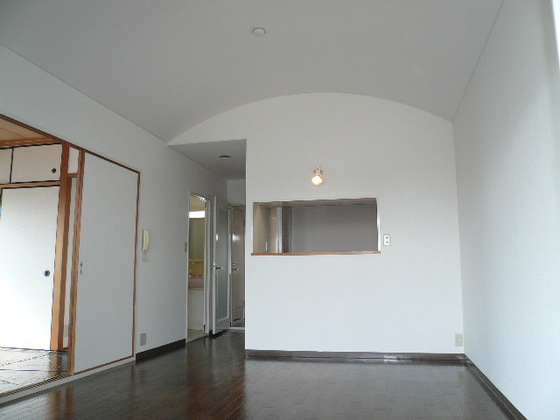 居室・リビング　別部屋の写真を使用しております。