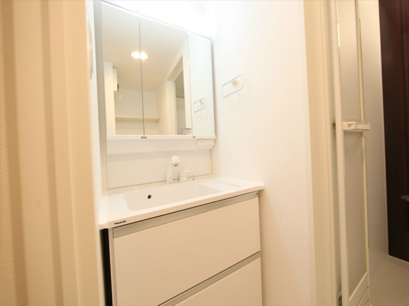 洗面設備　脱衣所　独立洗面台（シャンプードレッサー）洗濯機用意できます