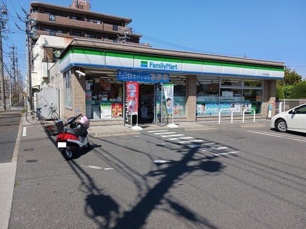 コンビニ　ファミリーマート西伏屋（コンビニ）まで520m