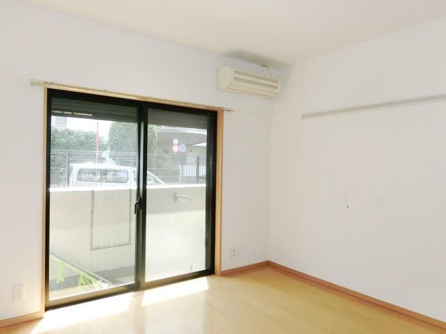 居室・リビング　★角部屋2面採光で明るいお部屋です★