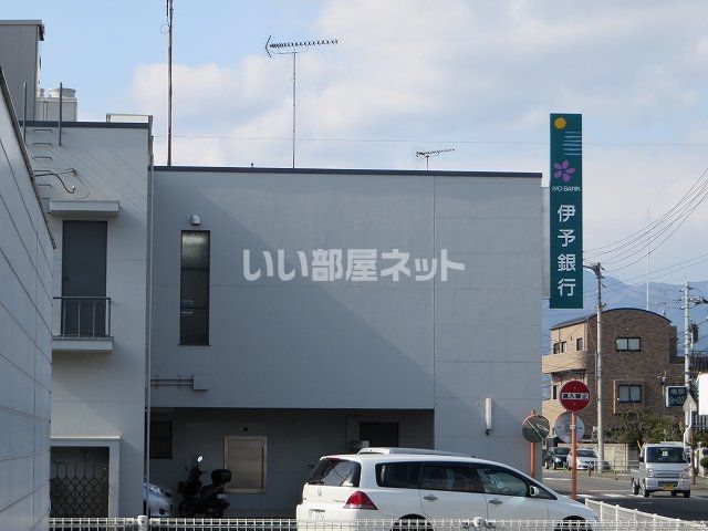 銀行　伊予銀行小松支店（銀行）まで186m