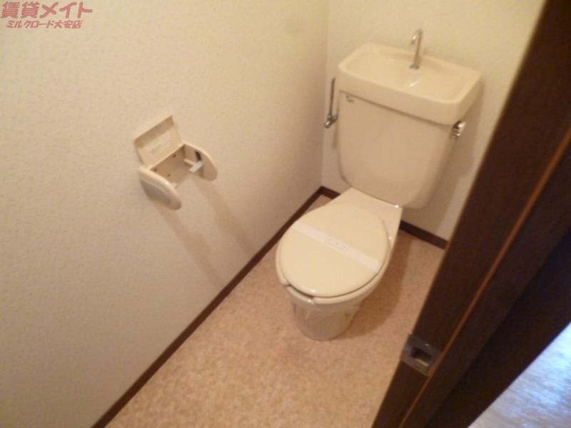トイレ　同型参考写真