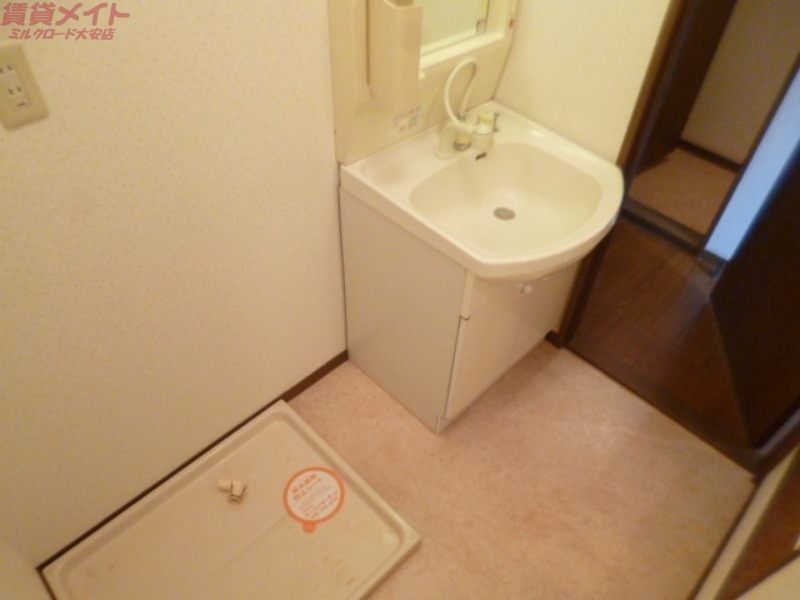 洗面設備　同型参考写真