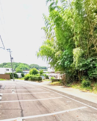 駐車場　EVチャージャー完備！一戸当たり二台の駐車スペースあり！