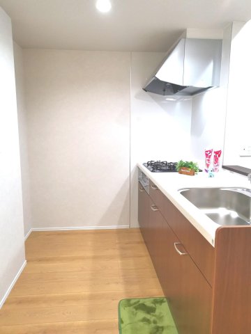 キッチン　2 250mm ワイド型対面システムキッチン！３口コンロ付！