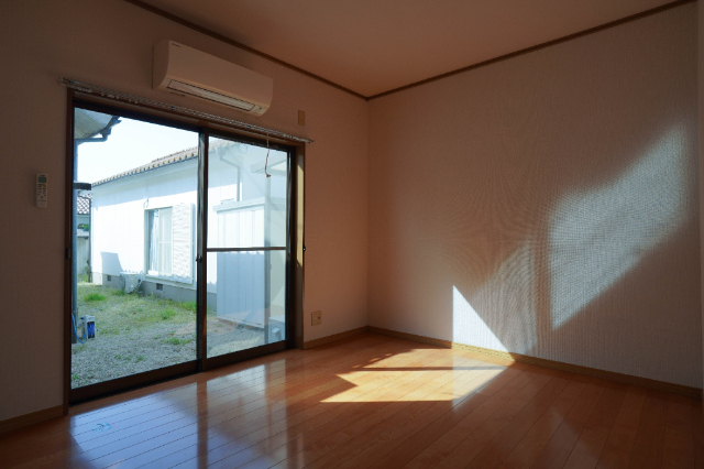 居室・リビング　同じ敷地別なお部屋