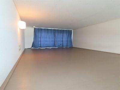 収納　ロフトにはカーテンや電気、コンセントもあります