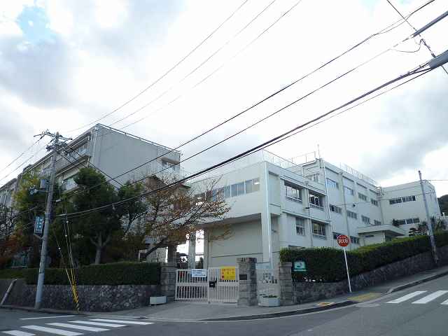 中学校　宝塚市立宝梅中学校（中学校）まで1666m