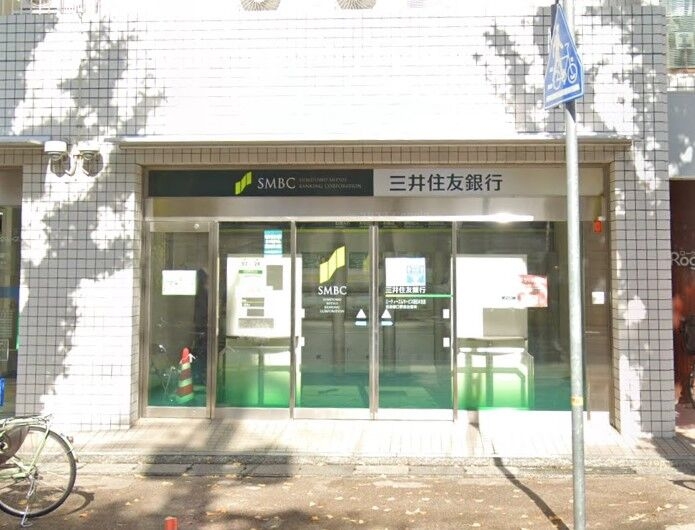 銀行　三井住友銀行 ATMコーナー(無人)（銀行）まで829m