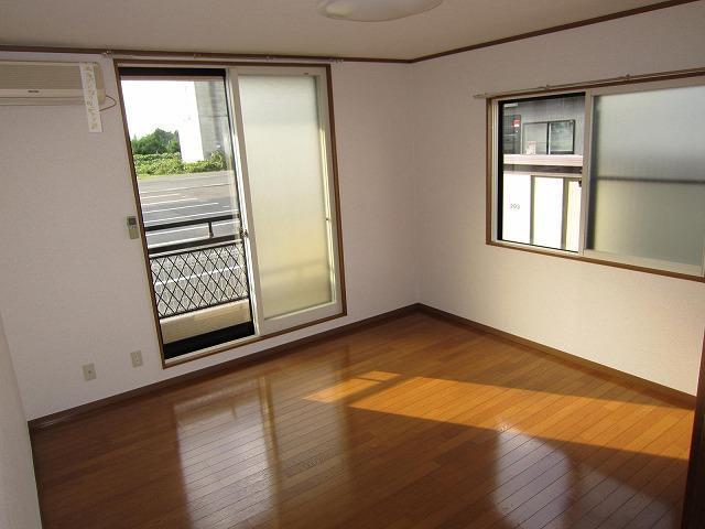 居室・リビング　参考写真（105号室）