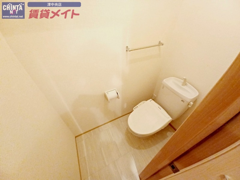 トイレ　同型参考写真