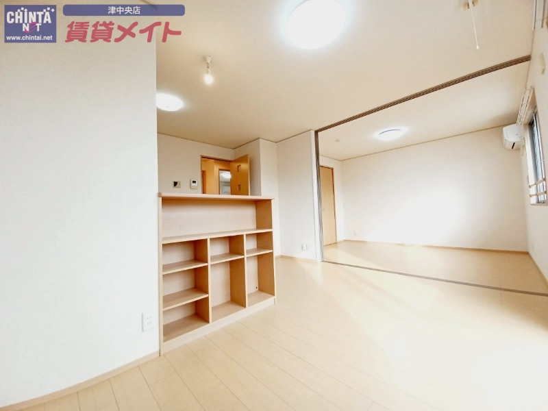 居室・リビング　同型参考写真