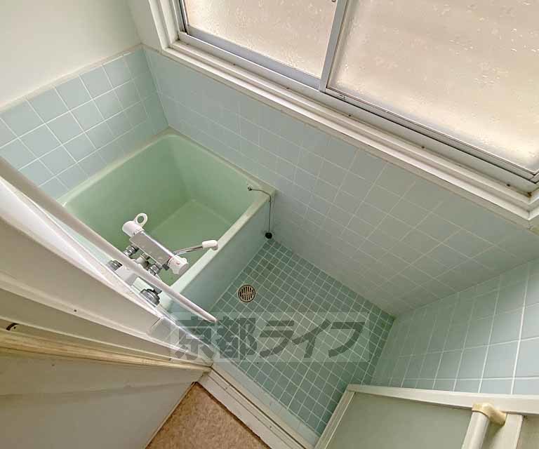 バス・シャワールーム　コンパクトに纏まった浴室です。