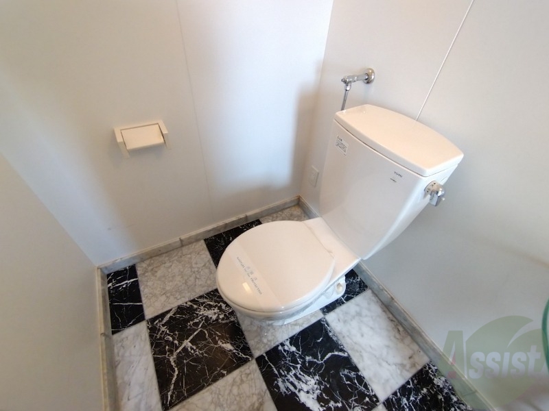 トイレ　こちらはトイレです。清潔感があり、安心して使用できます。