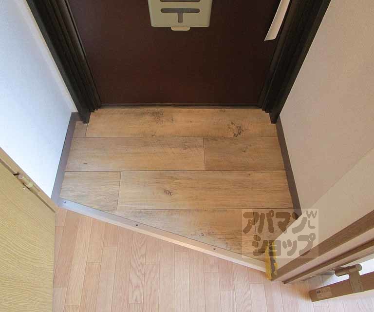 玄関　３０１号室の写真です。