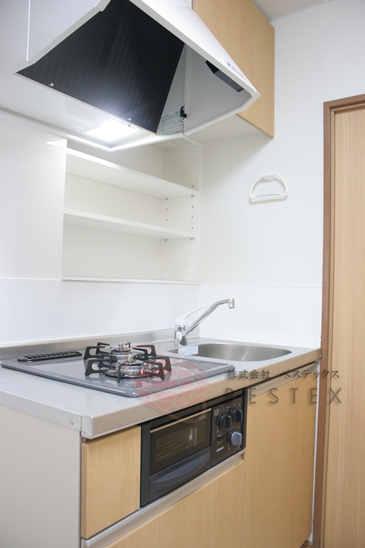 キッチン　※同建物内・別タイプの参考写真です。