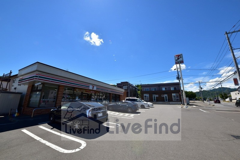 コンビニ　セブンイレブン札幌川沿12条店（コンビニ）まで837m