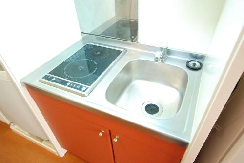 キッチン　同タイプ写真の為、現況優先。