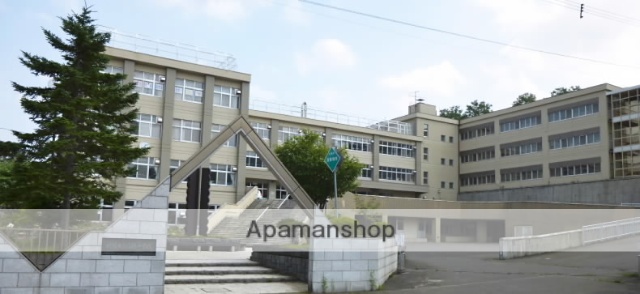 中学校　稲穂中学校（中学校）まで835m