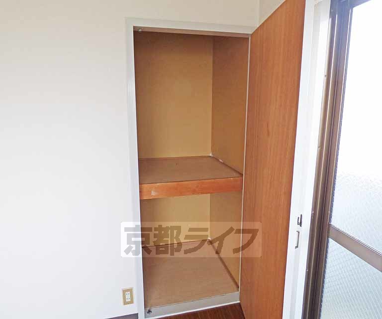 収納　広々とした収納です。