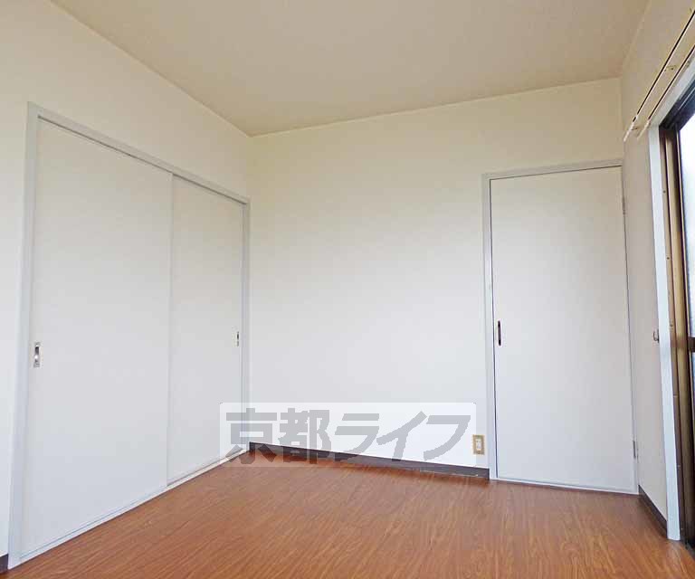 居室・リビング　広々とした室内です。