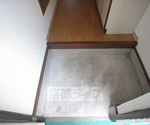 玄関　下駄箱を置くスペースもございます