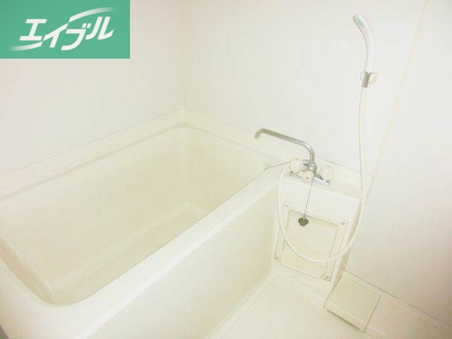 バス・シャワールーム　同物件別部屋の写真です。