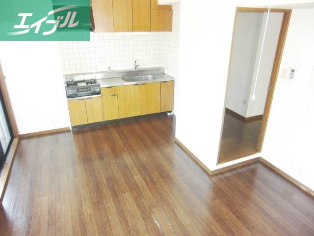 居室・リビング　同物件別部屋の写真です。